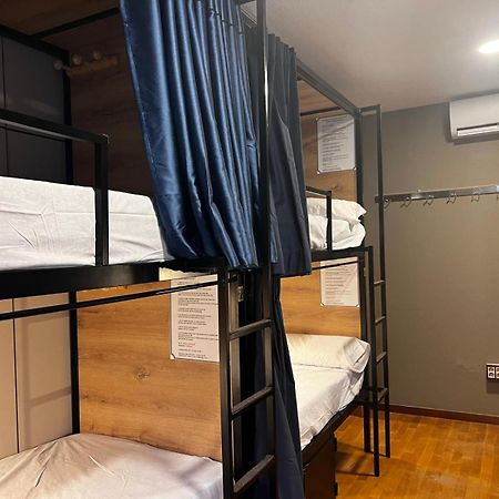 Hostel Estrella 20 มาดริด ภายนอก รูปภาพ