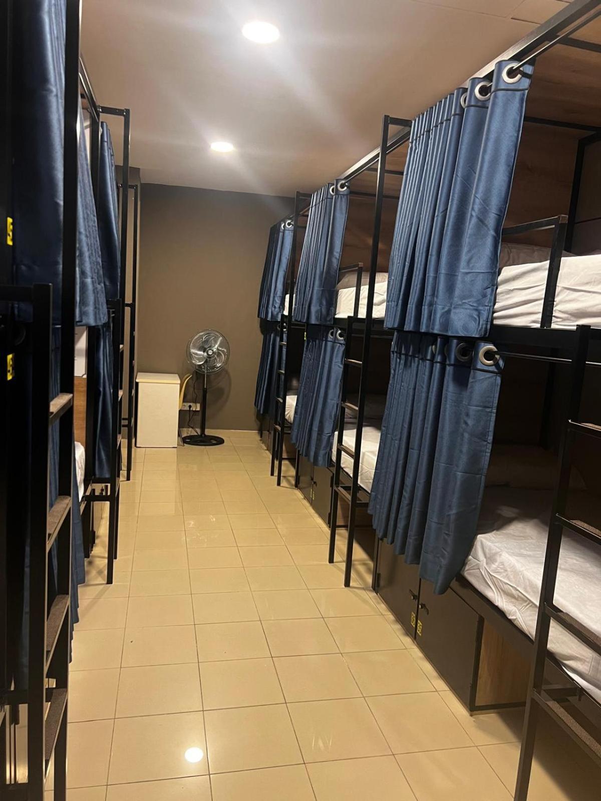 Hostel Estrella 20 มาดริด ภายนอก รูปภาพ