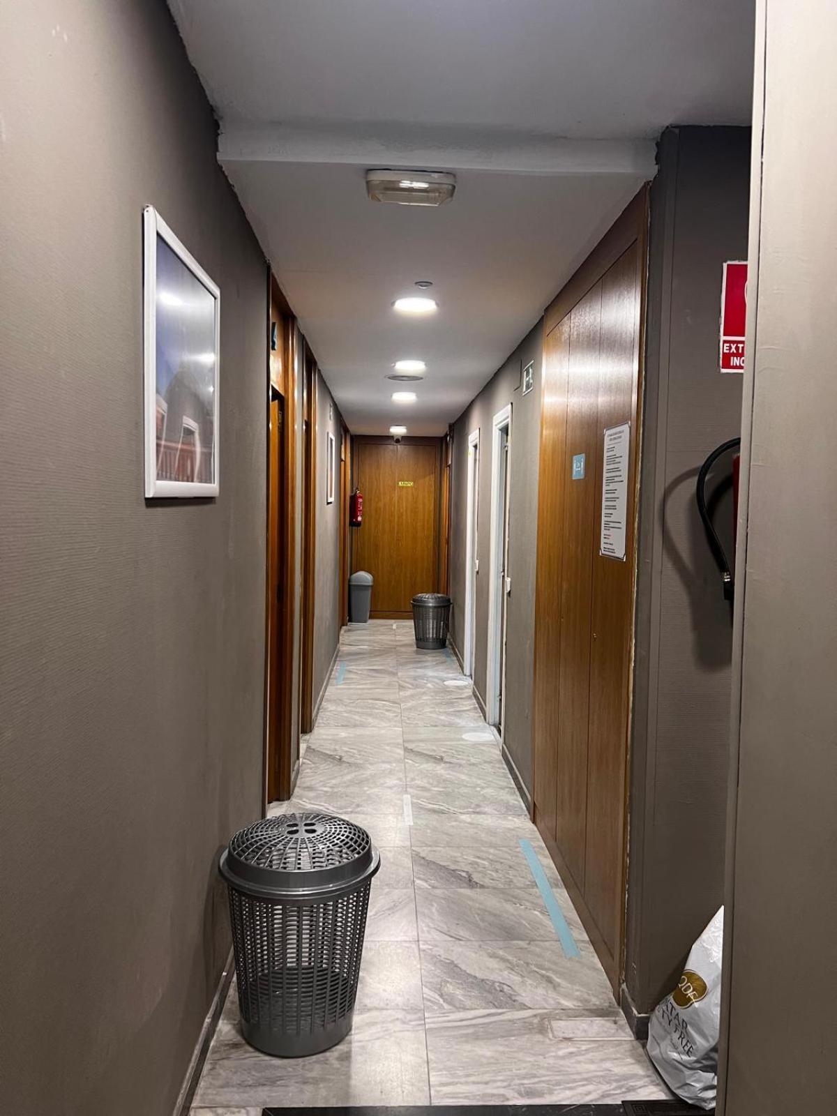 Hostel Estrella 20 มาดริด ภายนอก รูปภาพ