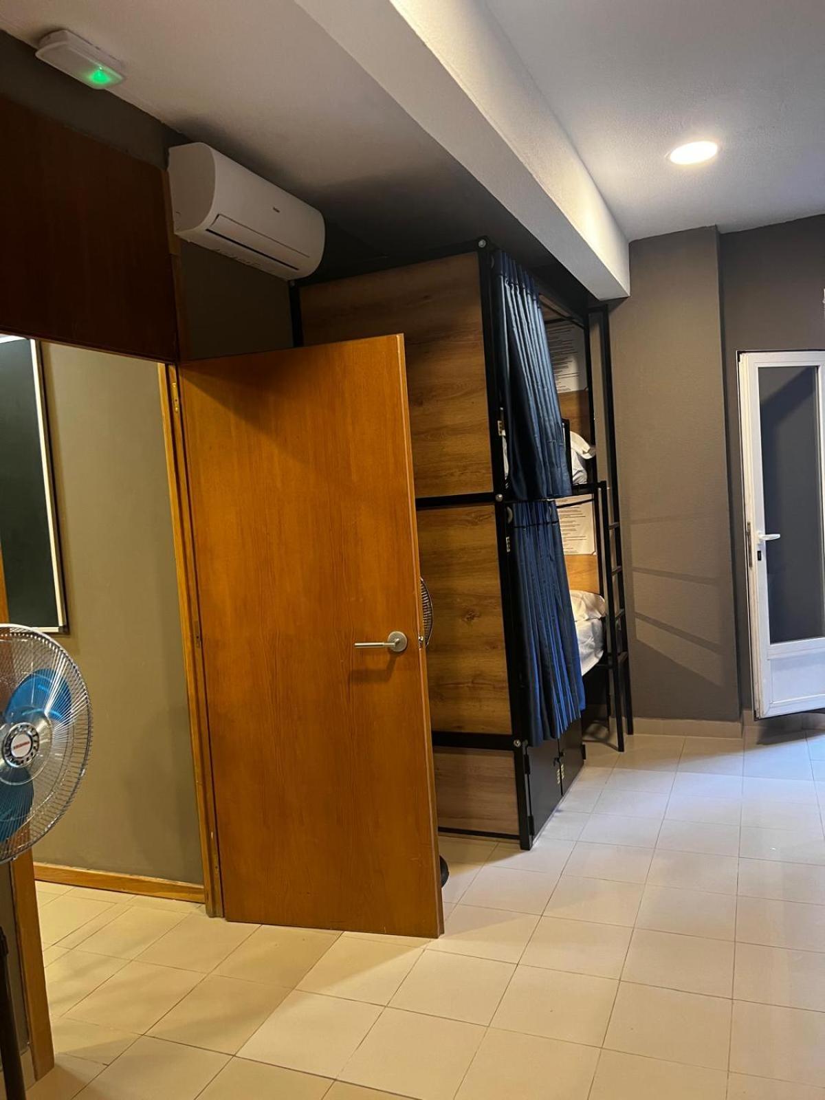 Hostel Estrella 20 มาดริด ภายนอก รูปภาพ