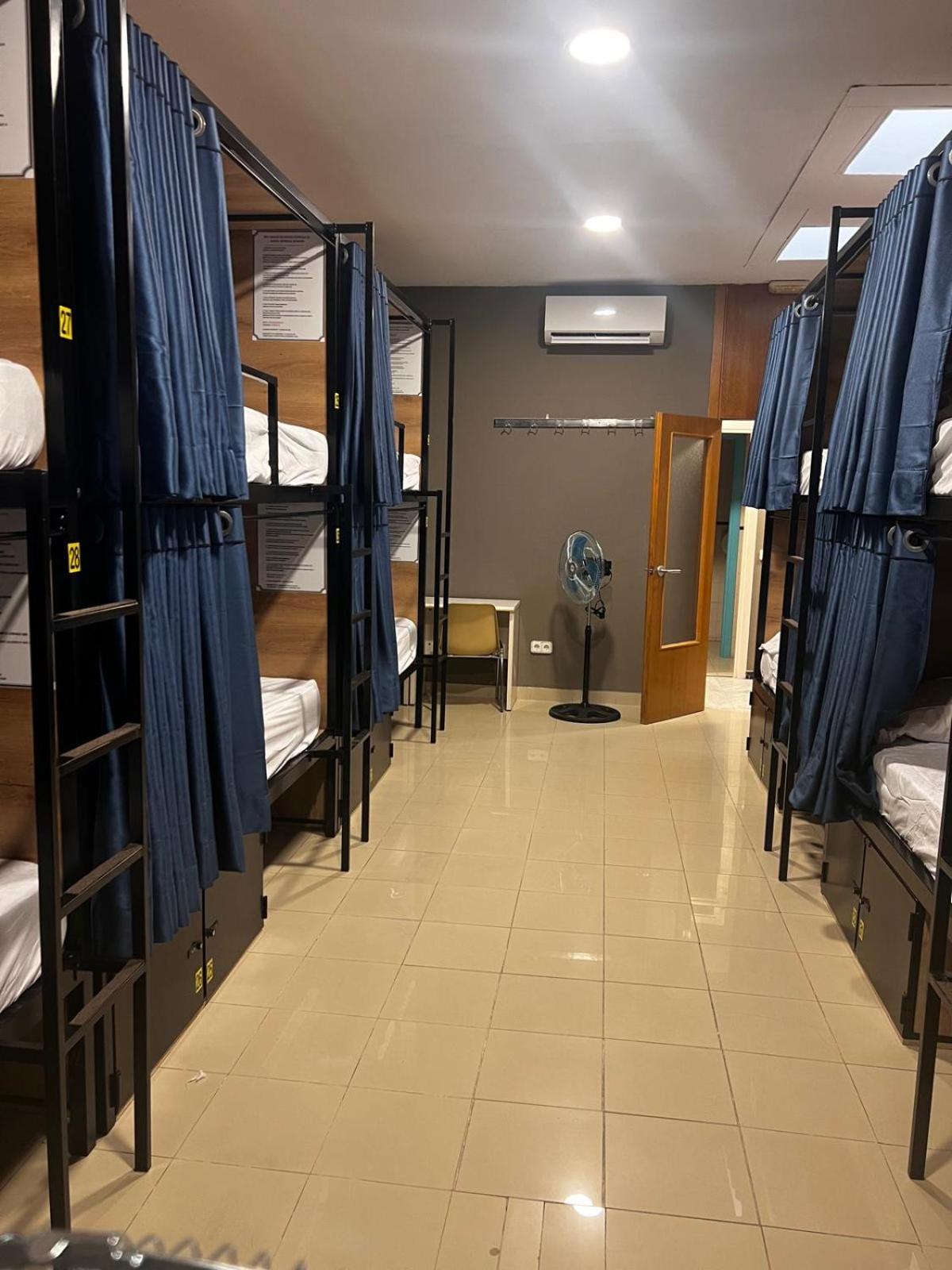 Hostel Estrella 20 มาดริด ภายนอก รูปภาพ