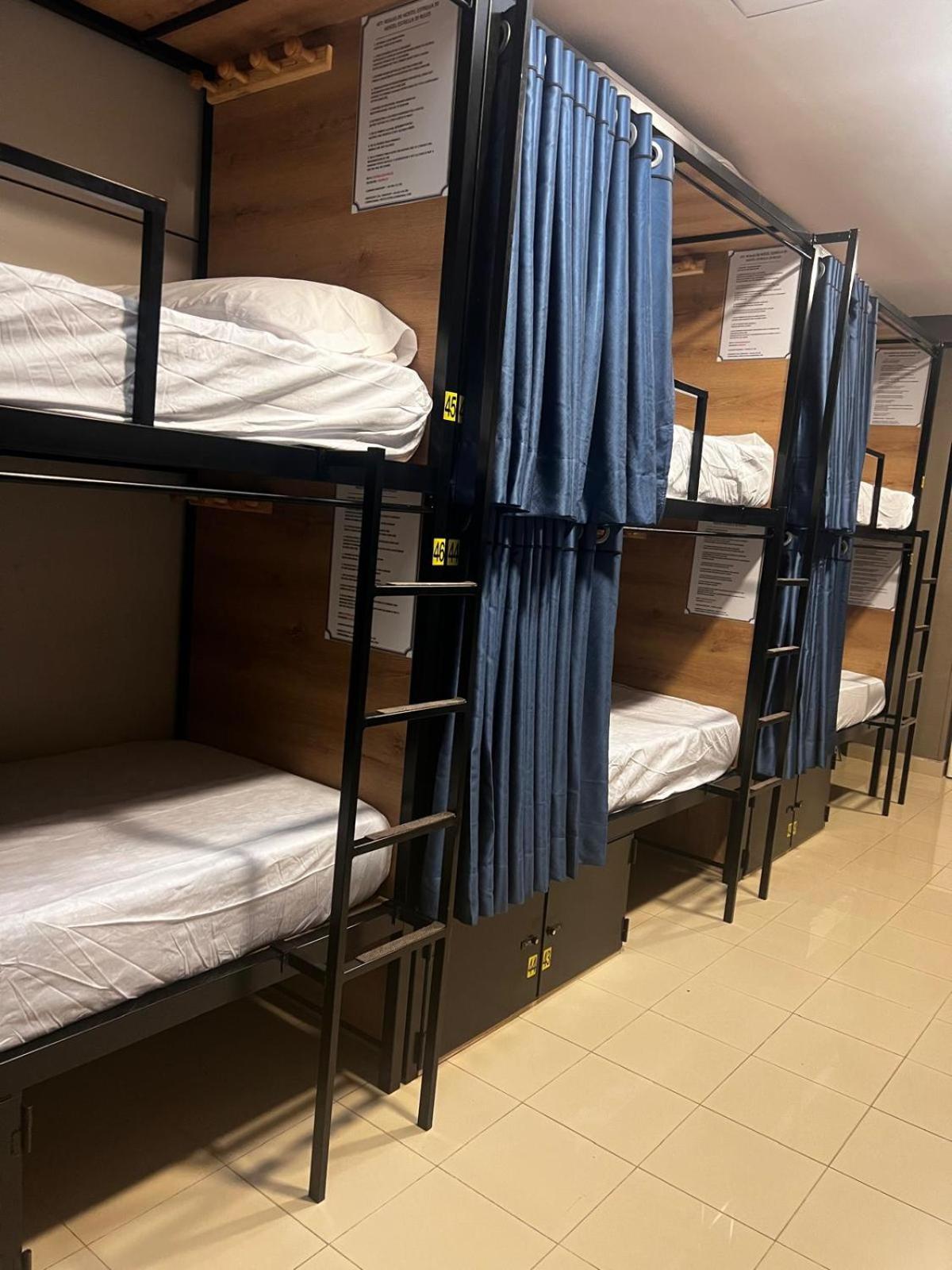 Hostel Estrella 20 มาดริด ภายนอก รูปภาพ