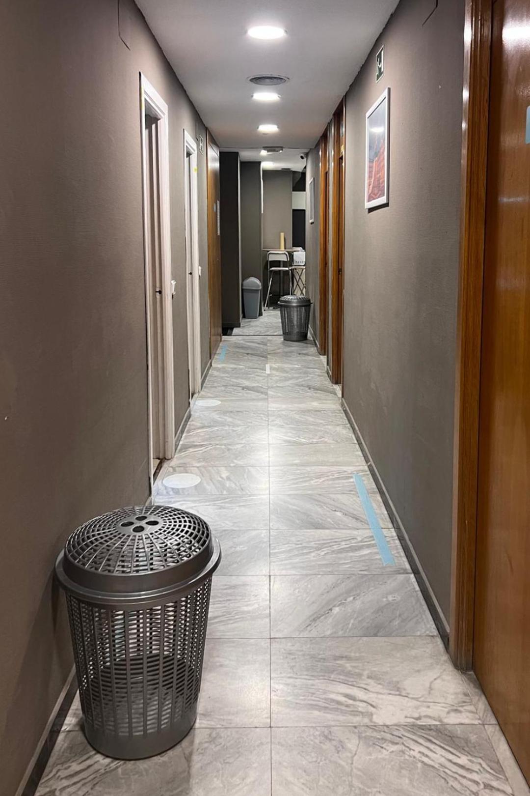 Hostel Estrella 20 มาดริด ภายนอก รูปภาพ