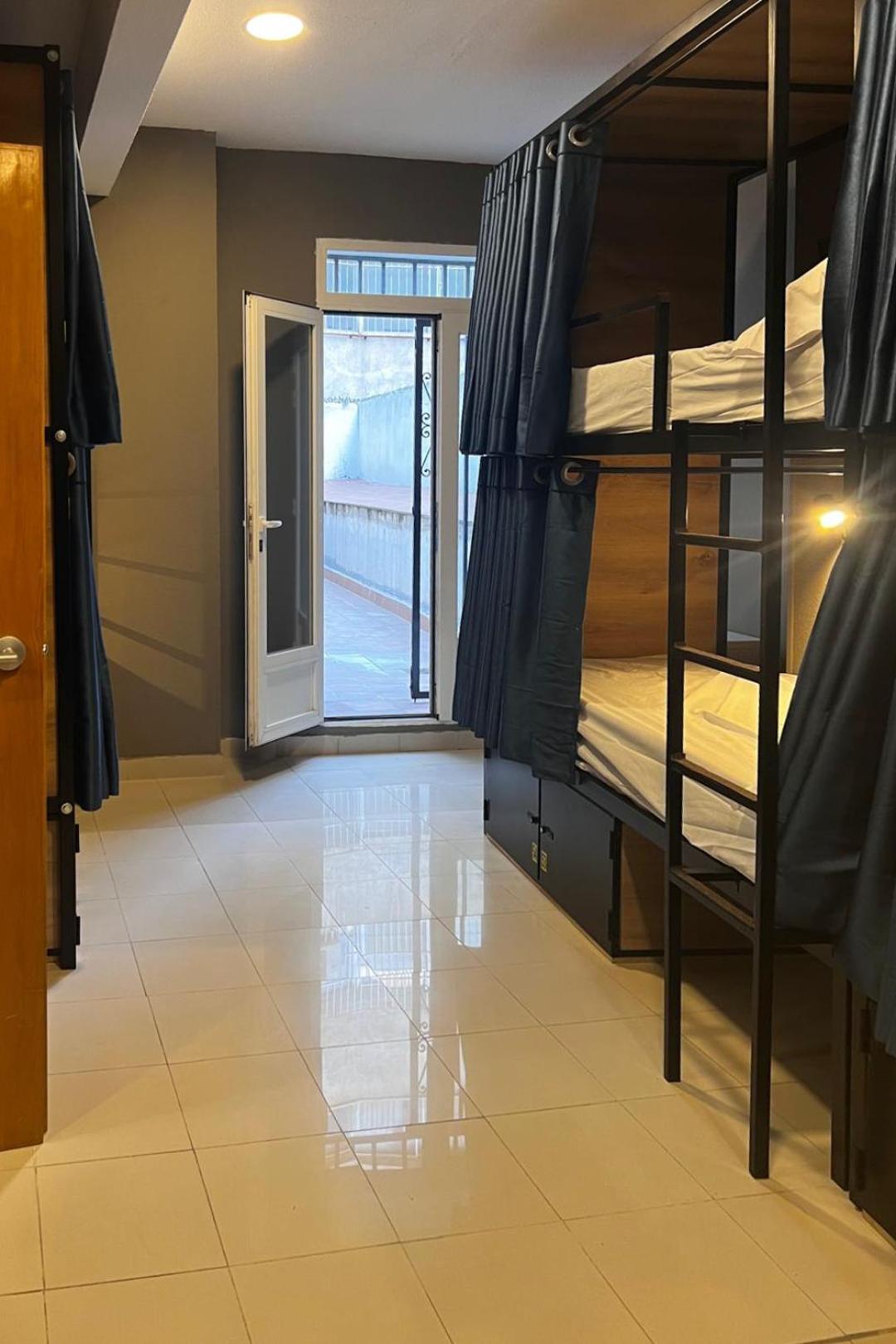 Hostel Estrella 20 มาดริด ภายนอก รูปภาพ