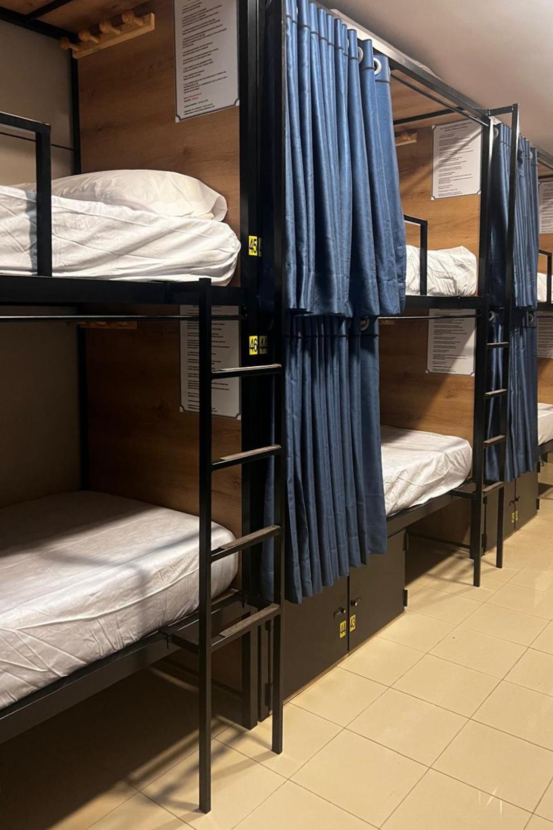 Hostel Estrella 20 มาดริด ภายนอก รูปภาพ